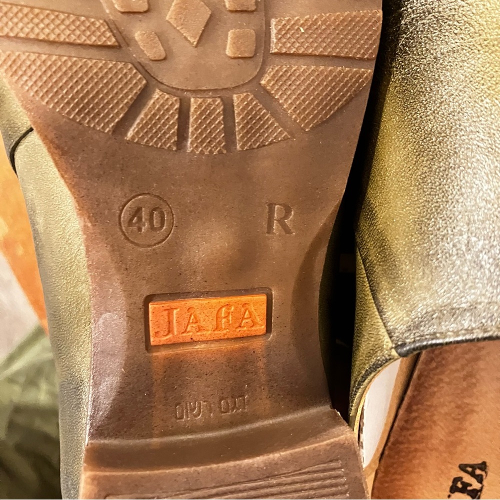 Jafa olive leather oxfords size 40 (fits size 8.5 or 9)
Brand new in box - Picture 5 of 8